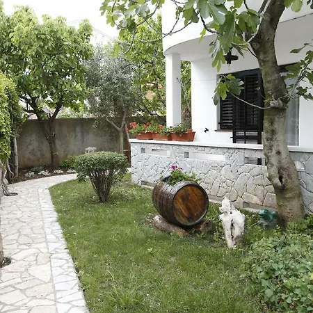 Sucur With Terrace Apartman