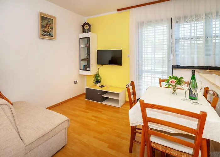 Sucur With Terrace Apartamento Baška
