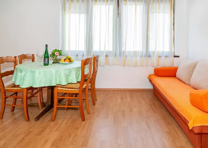 Apartment Sucur With Terrace