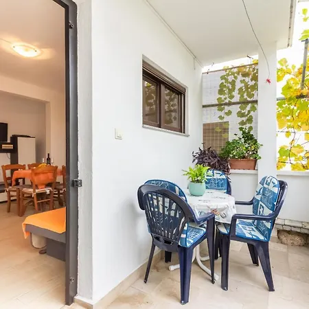 Sucur With Terrace Apartment Baska (Krk)