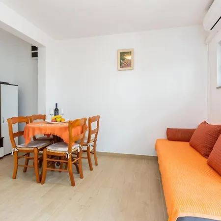 Sucur With Terrace Apartment *