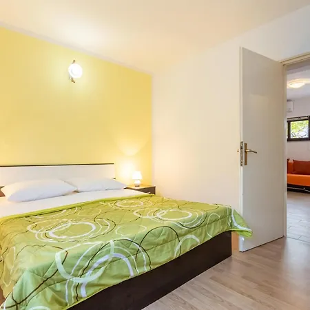 Sucur With Terrace Apartment Baska (Krk)