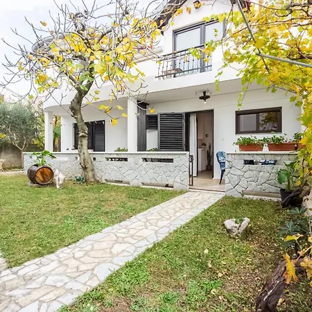 Apartment Sucur With Terrace