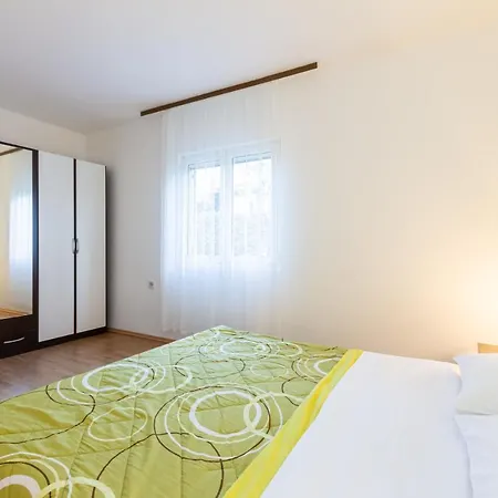 Apartment Sucur With Terrace Baska (Krk)