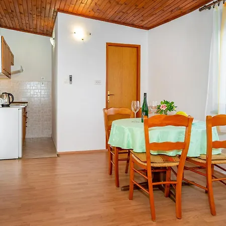 Apartment Sucur With Terrace Baska (Krk)