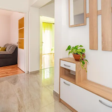 Sucur With Terrace Apartment *
