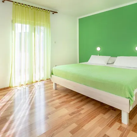 Apartment Sucur With Terrace Baska (Krk)