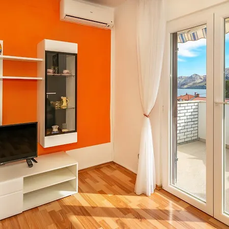 Sucur With Terrace Apartment