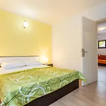 Sucur With Terrace Apartament Baška