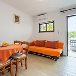 Sucur With Terrace Apartament *