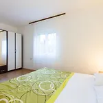 Apartament Sucur With Terrace Baška
