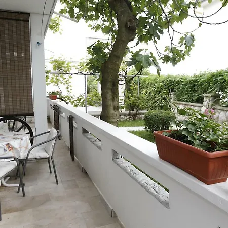 Apartmán Sucur With Terrace